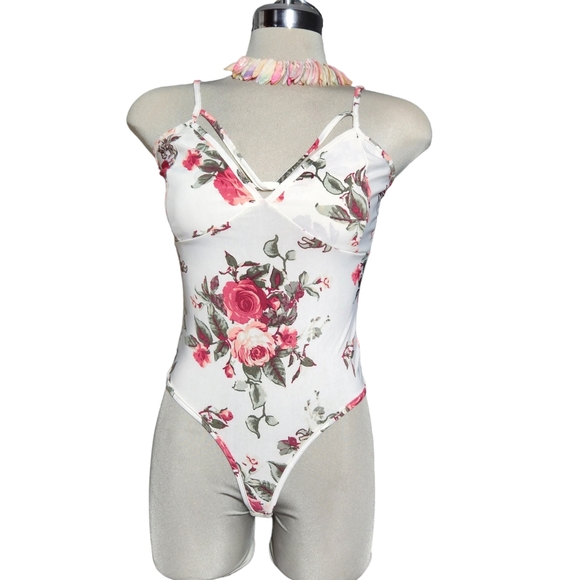 Sara fashion size s floral bodysuit NWOT - Picture 2 of 7